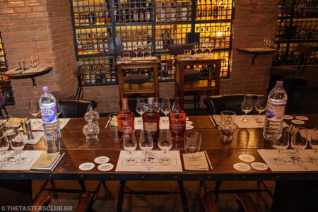 whisky tasting the tasters club ουισκι Jura Diurachs' Own 16 years Isle of Jure 21 years Jura Diurachs' Own 16 years, Isle of Jure 21 years και Jura the Delmé-Evans Select 18 years Jura the Delmé-Evans Select 18 years Jura Diurachs' Own 16 years, Isle of Jure 21 years και Jura the Delmé-Evans Select 18 years