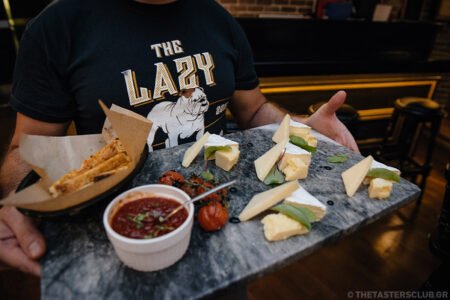 beer tasting the tasters club the lazy bulldog pub food μπυρα