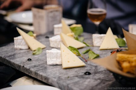 beer tasting the tasters club the lazy bulldog pub food μπυρα