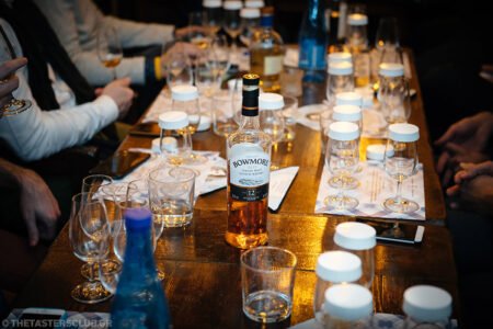the tasters club whisky tasting robert burns night bowmore 12 avalon ουισκι