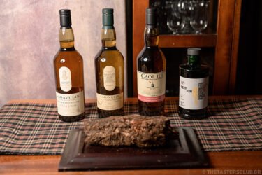 The Tasters Club Tasting Day #36 with exclusive Islay bottlings. Lagavulin 11 yo Offerman Edition, Lagavulin Islay Jazz Festival 2017, Caol Ila Distillery Exclusive 2018, Port Charlotte RIC: 01 2006 The Distillery Valinch 13 yo The Tasters Club Tasting Day 36 Islay whisky tasting lagavulin caol ila port charlotte
