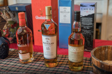 The Tasters Club Tasting Day #38 Robert Burns Night. Copper Dog, Arran Robert Burns, Royal Salute 21 years old The Signature Blend, Glenfiddich 21 years old Reserva Rum Cask Finish, Macallan 15 years old Triple Cask Matured, Caol Ila 15 years old Unpeated - Special Releases 2018 robert burns night 2020 the tasters club whisky tasting