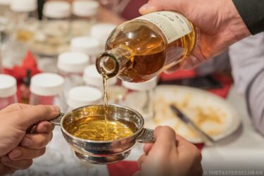 The Tasters Club Tasting Day #38 Robert Burns Night. Copper Dog, Arran Robert Burns, Royal Salute 21 years old The Signature Blend, Glenfiddich 21 years old Reserva Rum Cask Finish, Macallan 15 years old Triple Cask Matured, Caol Ila 15 years old Unpeated - Special Releases 2018 robert burns night 2020 the tasters club whisky tasting quaich